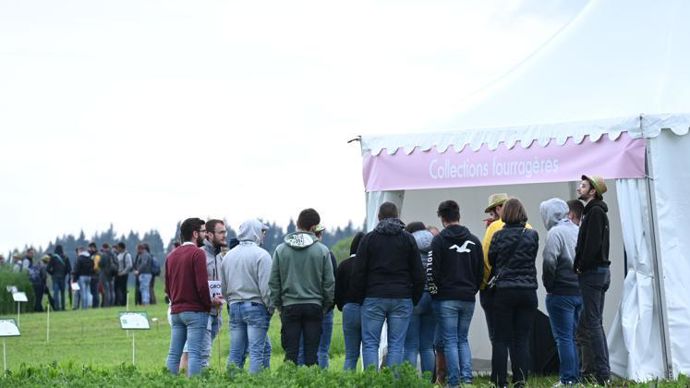 Des étudiants de la seconde au BTS de lycées agricoles ont été invités à visiter la plateforme du GIE Loire Auvergne Agro.